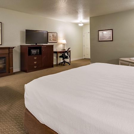Best Western Plus Bayshore Inn Юрика Экстерьер фото