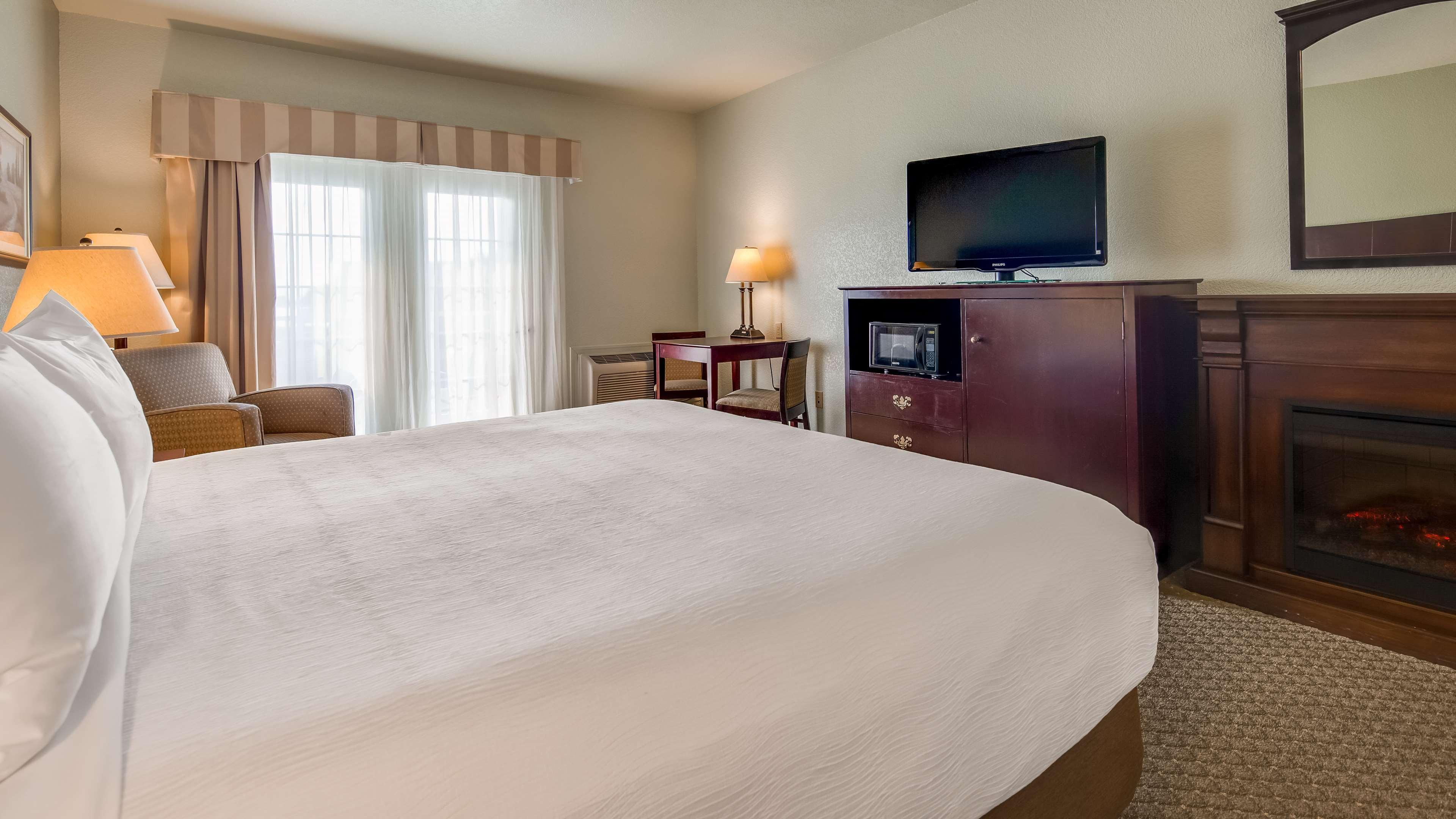 Best Western Plus Bayshore Inn Юрика Экстерьер фото